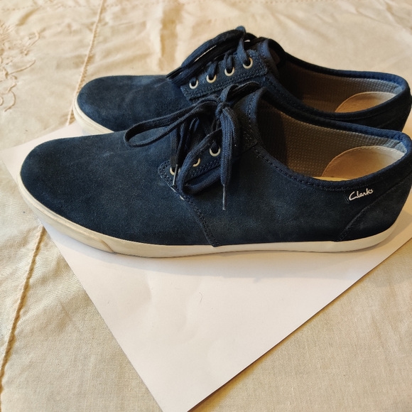 Men's size 11.5 Clarks Navy Blue Suede Sneakers - Picture 3 of 5